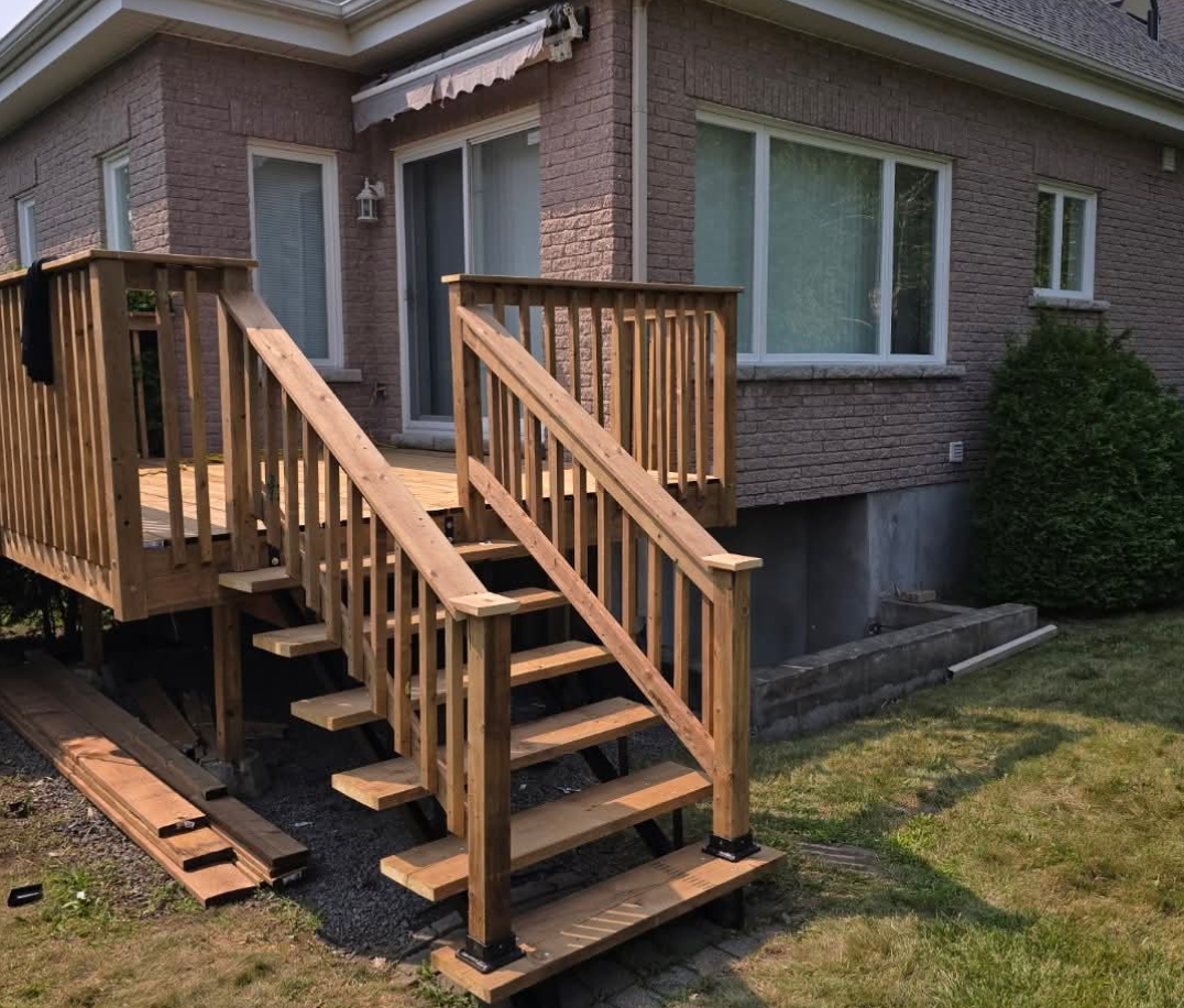 Construction de patio en bois à Pincourt
